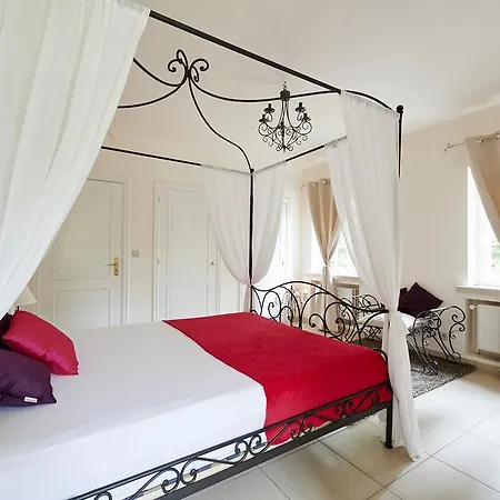 Du Cote De Chez Lou Bed & Breakfast 3*